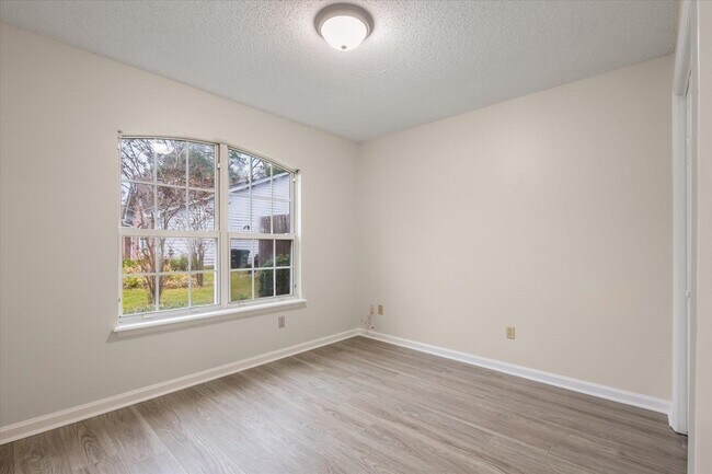 Building Photo - 3588 Wexford Ct