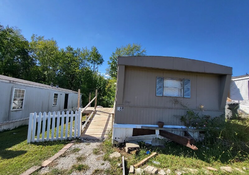 Building Photo - 2175 E Main St