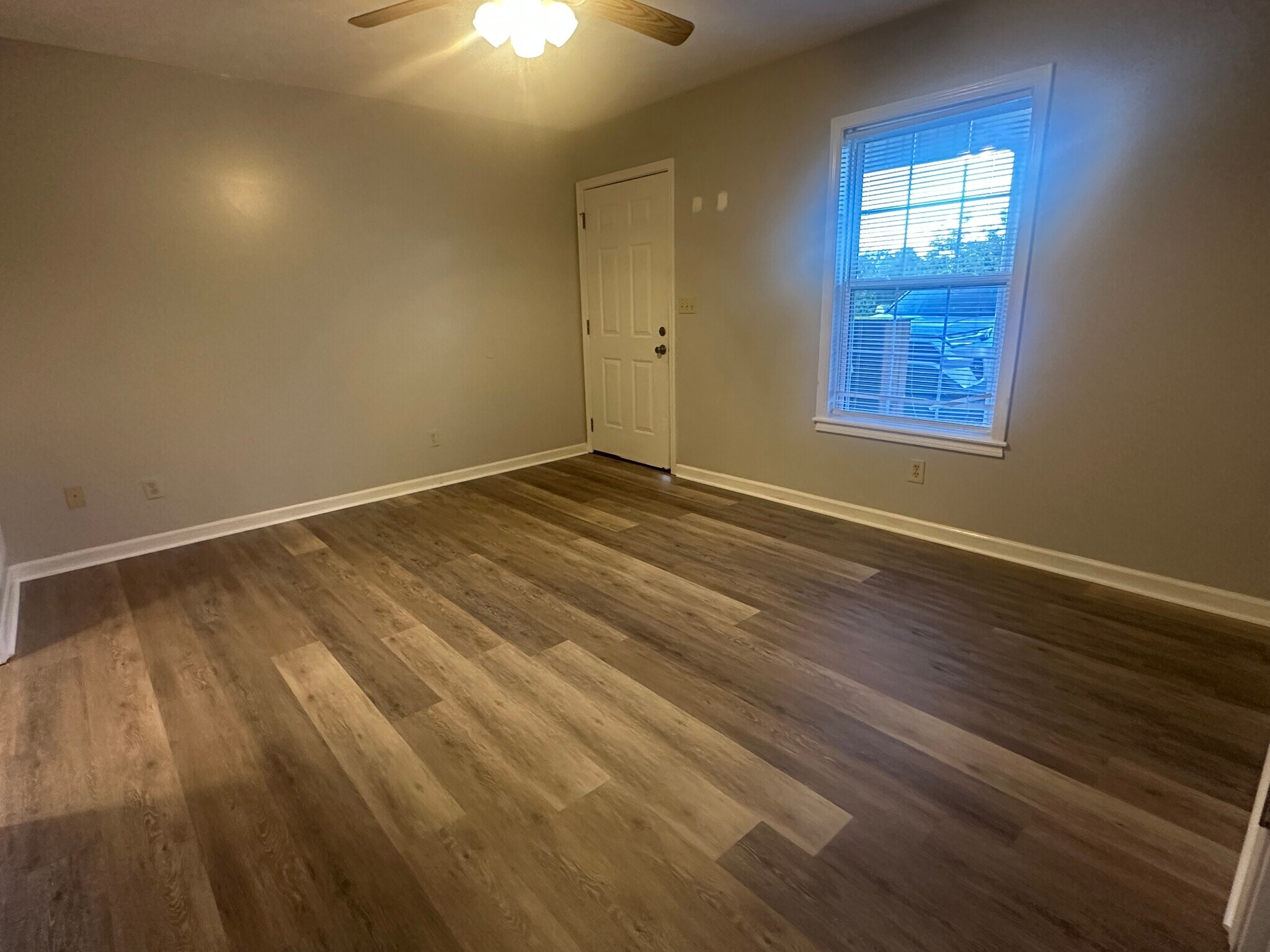Living Rm - 1030 Jim Fox Rd
