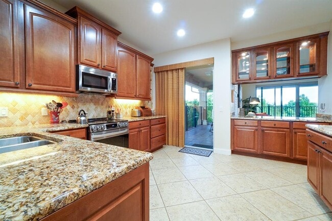 Building Photo - 913 Lotus Vista Dr