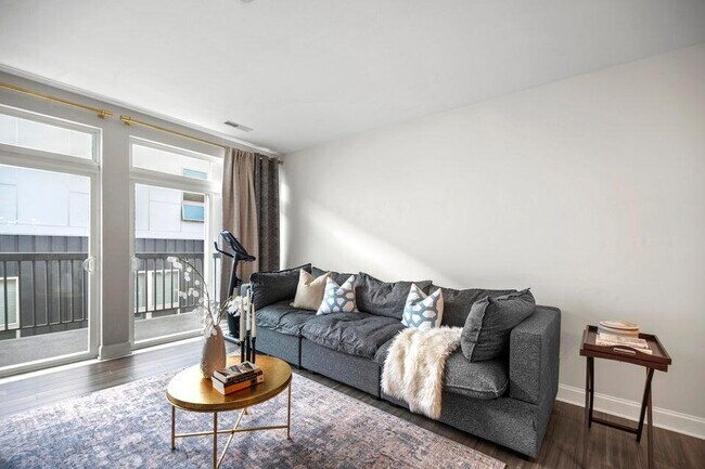 Building Photo - 1905 N Water St