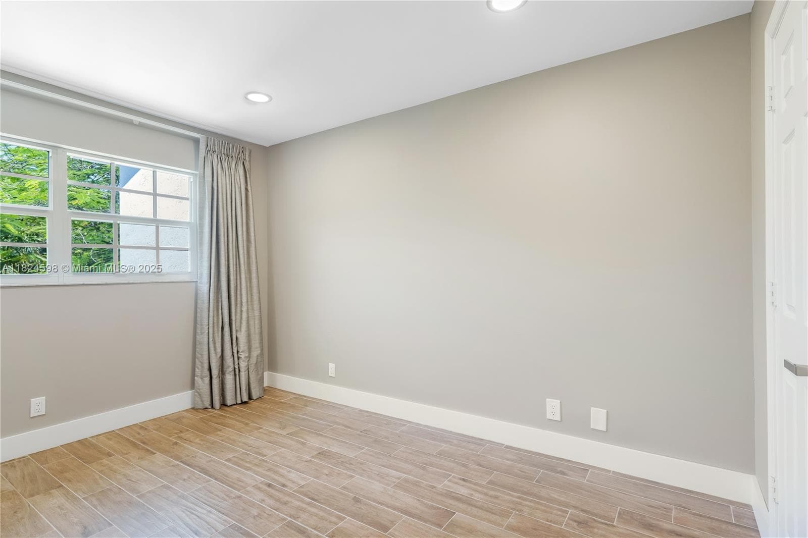 Building Photo - 1707 E Las Olas Blvd