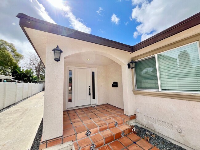 Building Photo - 4BR/3BA Large House - Single Story, No Carpet, AC, Washer/Dryer in Unit, Small Yard, 2 Car Garage...