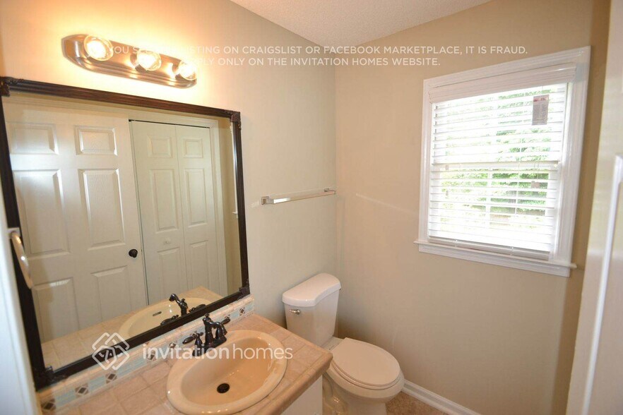 Building Photo - 6175 Golden Landing