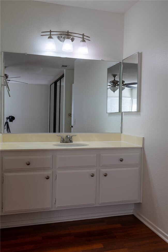 Building Photo - 2321 S Magnolia Ave