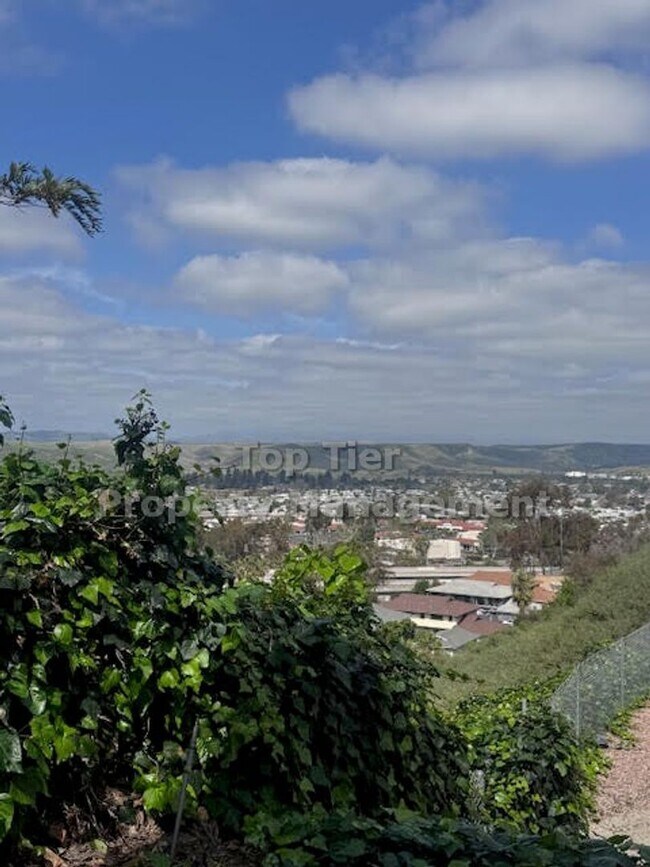 Building Photo - Rare Lower Unit with Stunning Views & In-Unit Laundry