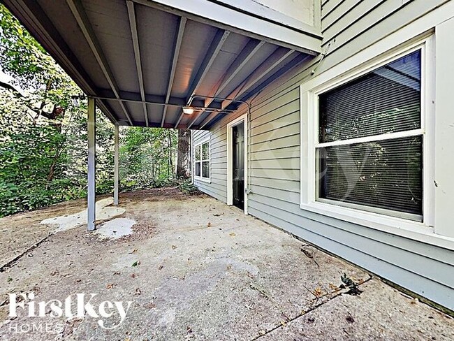 Building Photo - 1184 Logan Ave