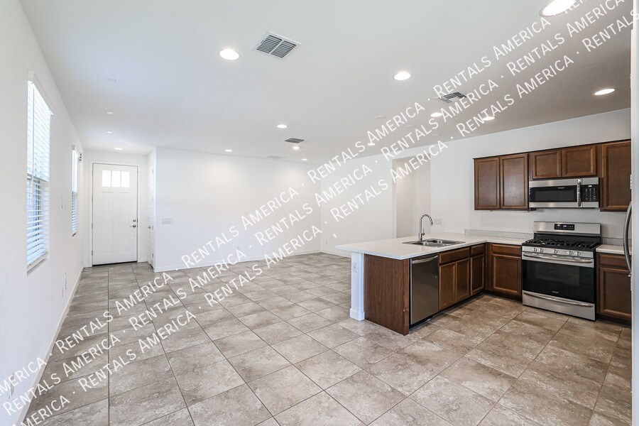 Building Photo - 8914 W Rancho Dr