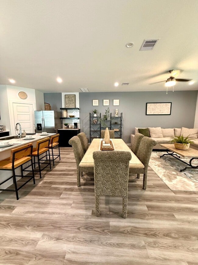 Building Photo - 12308 Greenwood St