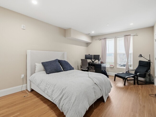 Building Photo - 45 L St