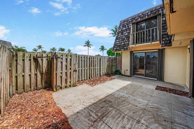 Building Photo - 388 Lake Arbor Dr