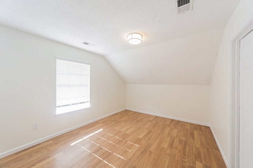 Building Photo - 5375 Pollard Dr