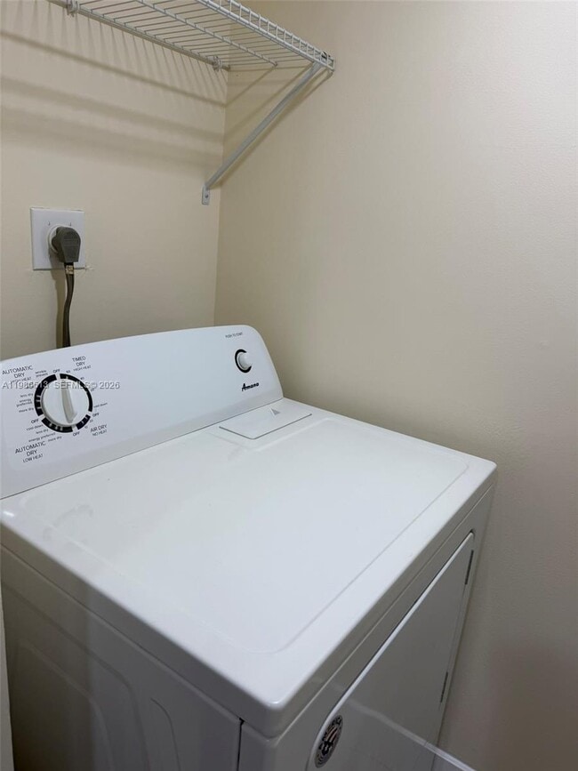 Building Photo - 560 S Park Rd