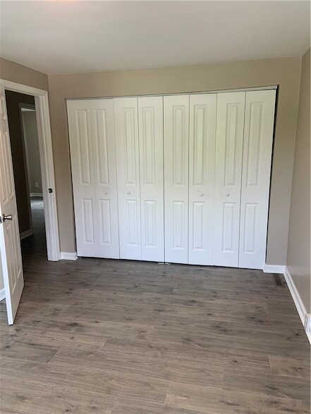 Building Photo - 203 Parkwood Dr
