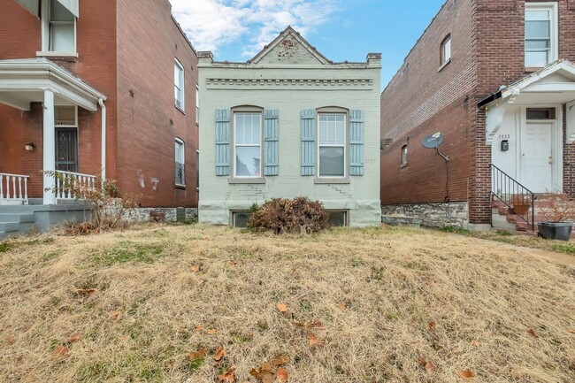 Building Photo - Huge Renovated 1 Bedroom SFD in South Tower Grove