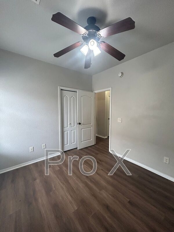 Building Photo - 2670 N Valencia Ave