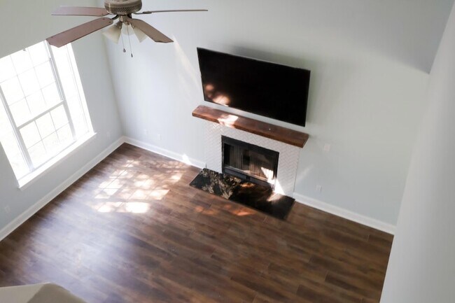 Building Photo - 1003 Providence Way