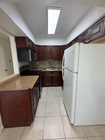 Building Photo - 4654 Schall Rd