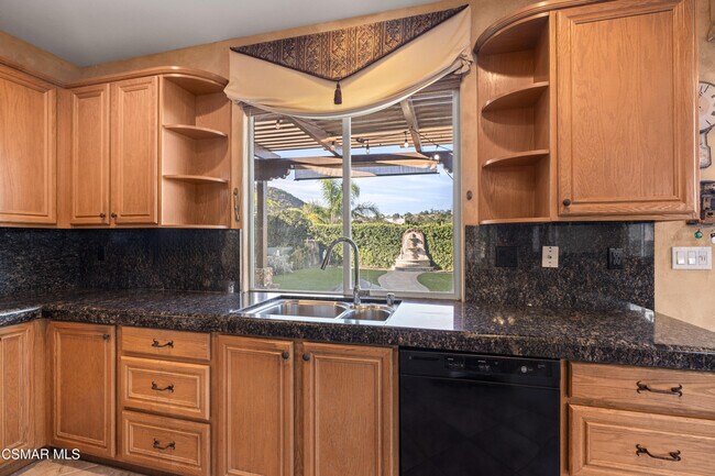 Building Photo - 615 Camino Del Lago