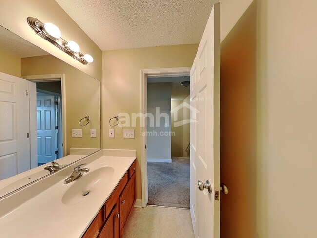 Building Photo - 5935 Eastridge Ct