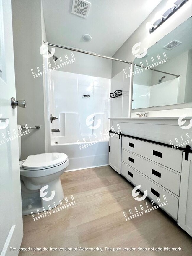 Building Photo - 2 Bed 2.5 Bath Townhome - Available NOW!