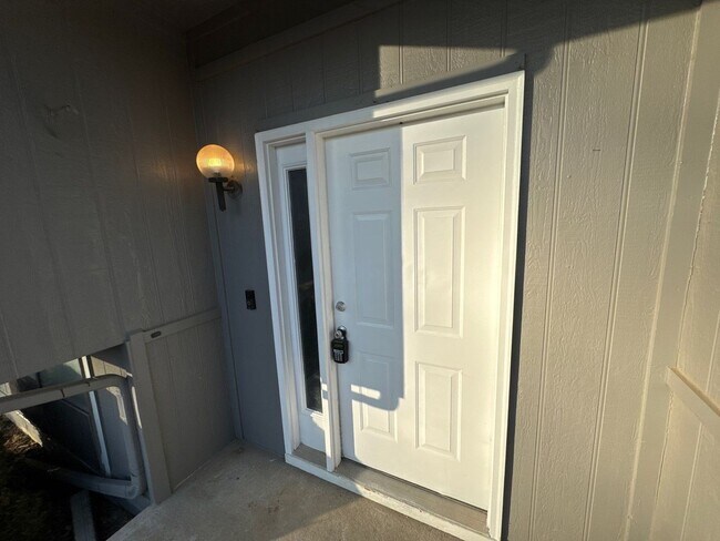 Building Photo - Duplex