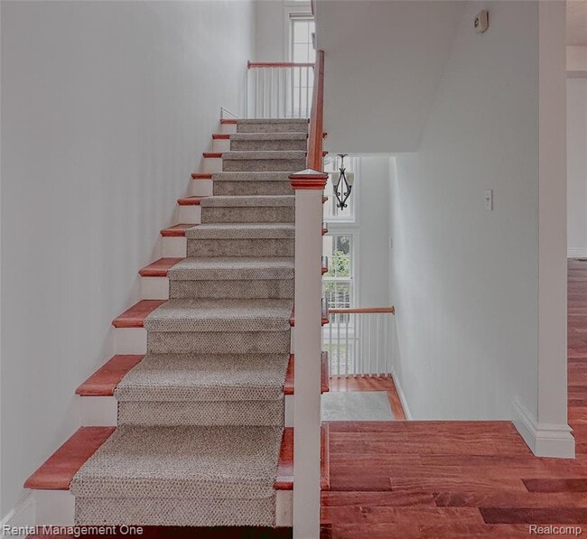 Building Photo - 5742 Putnam Dr