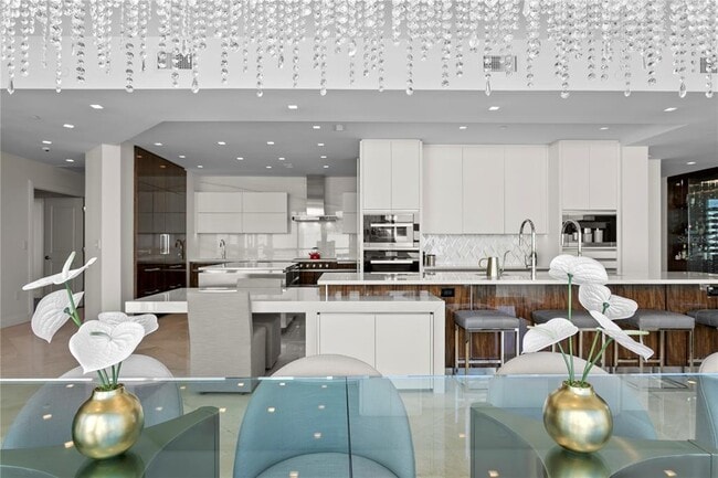 Building Photo - 450 Knights Run Ave