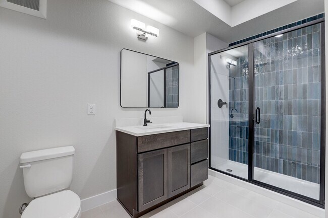 Building Photo - Modern 2 bedroom 2 bathrooms available in ...