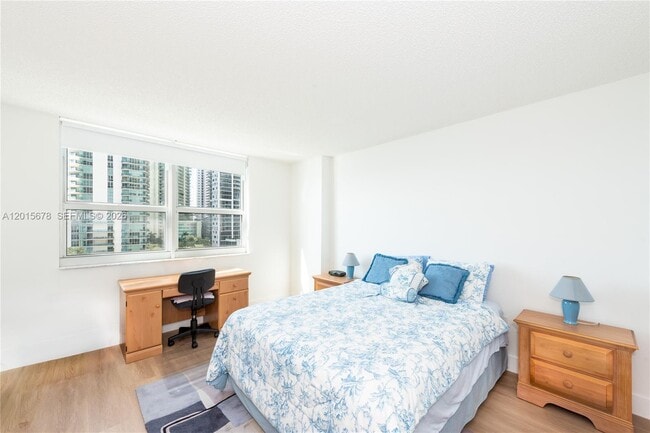 Building Photo - 1155 Brickell Bay Dr