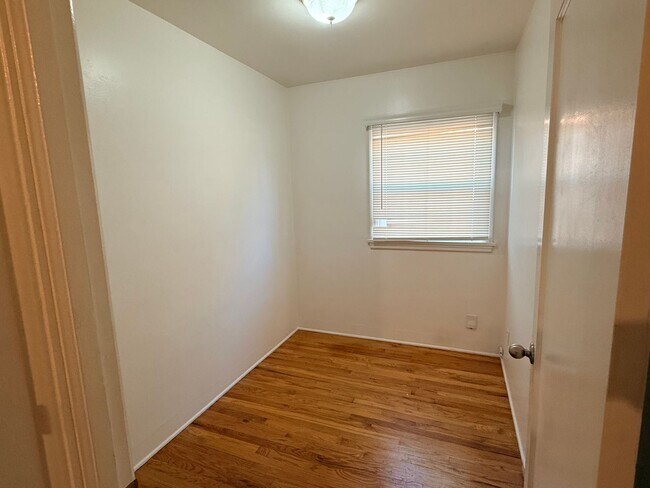 Building Photo - 820 S Arlington Ave