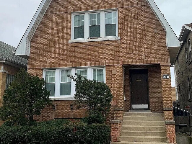 Primary Photo - 5207 W School St