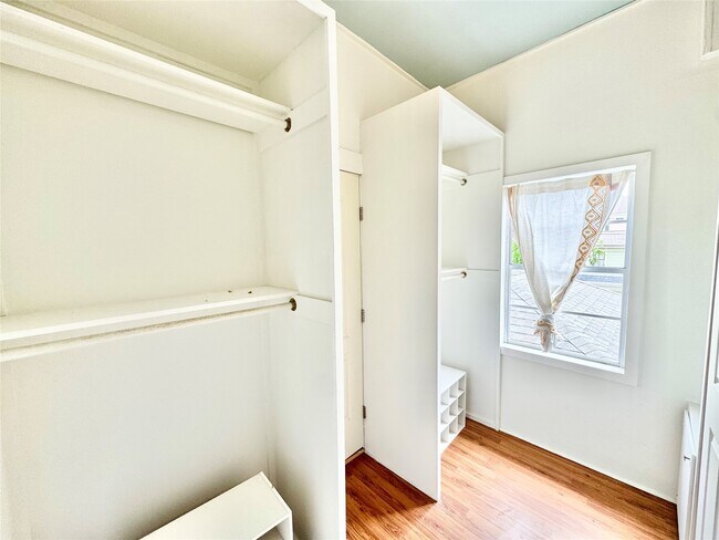 Building Photo - 1307 Avenue H