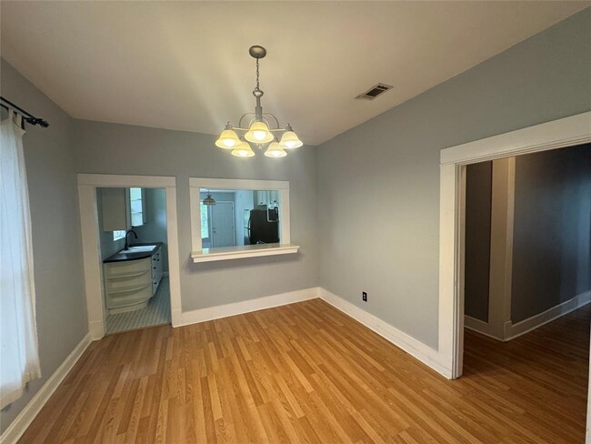 Building Photo - 1129 Saucedo St