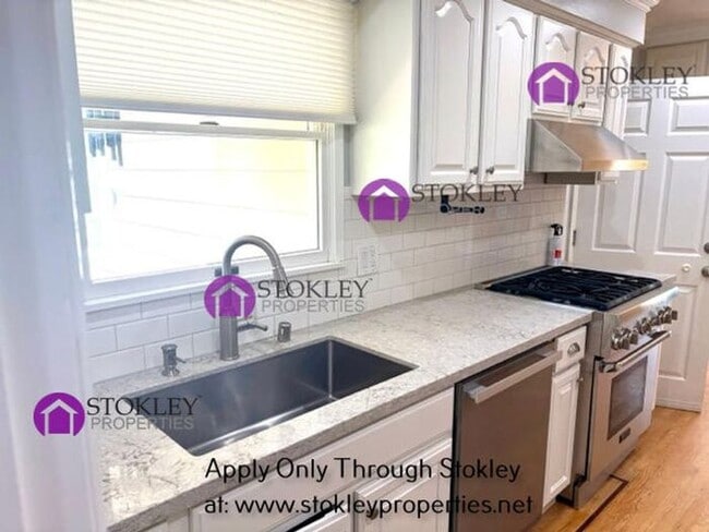 Building Photo - 231 Ivy Dr