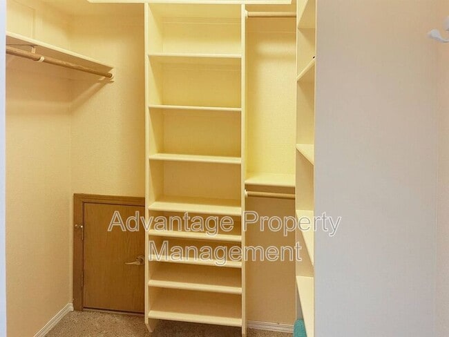 Building Photo - 1622 SW Country Club Pl