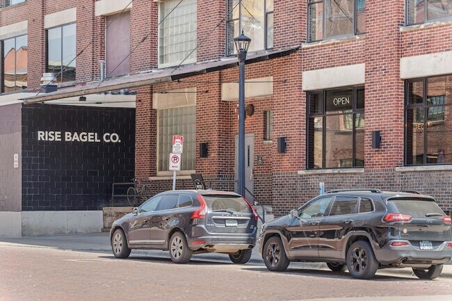 Building Photo - 700 N Washington Ave