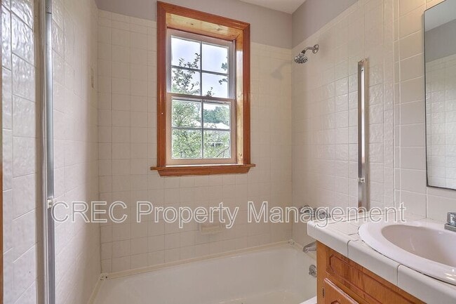 Building Photo - 1132 Children Rd