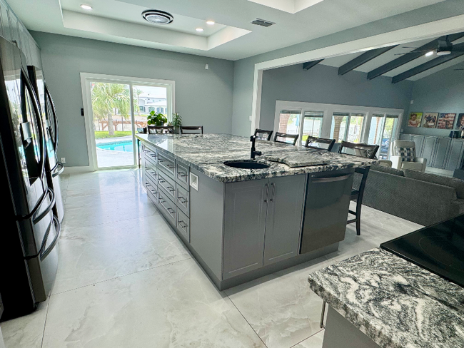 Building Photo - 709 Avenida Escandon