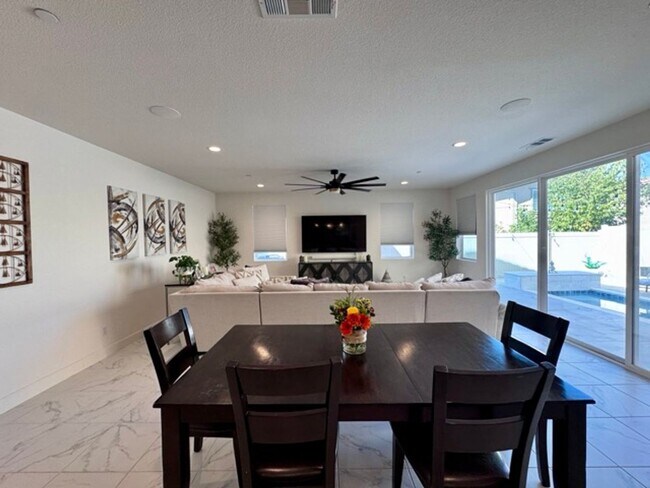 Building Photo - Elegant 4 Bedroom, 4.5 Bathroom Home with ...