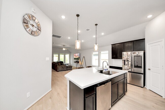 Building Photo - 20755 Sunseed Dr