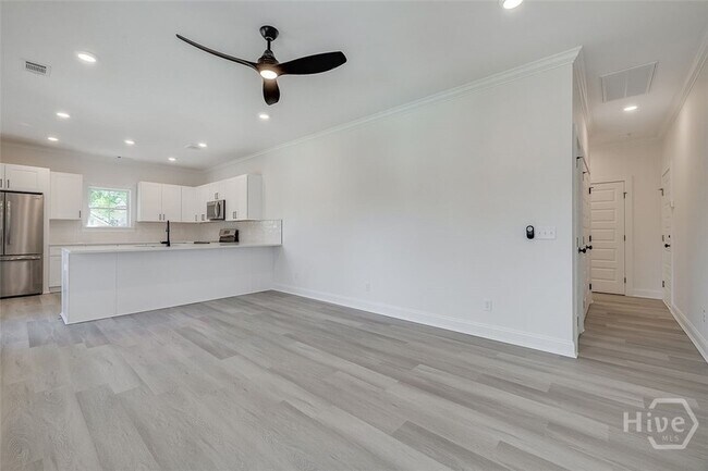 Building Photo - 1615 Le Grand St