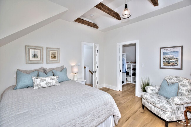 Building Photo - 55 Kings Hwy N