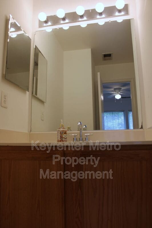 Building Photo - 13800 Fareham Ln