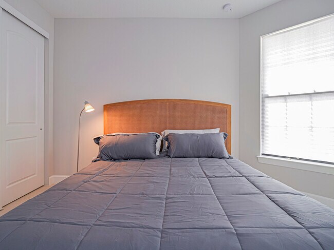 Building Photo - 3842 White Alder Wy