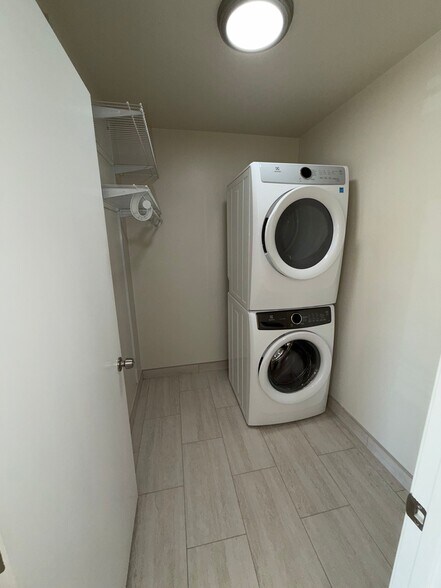 Building Photo - Laguna Del Rey