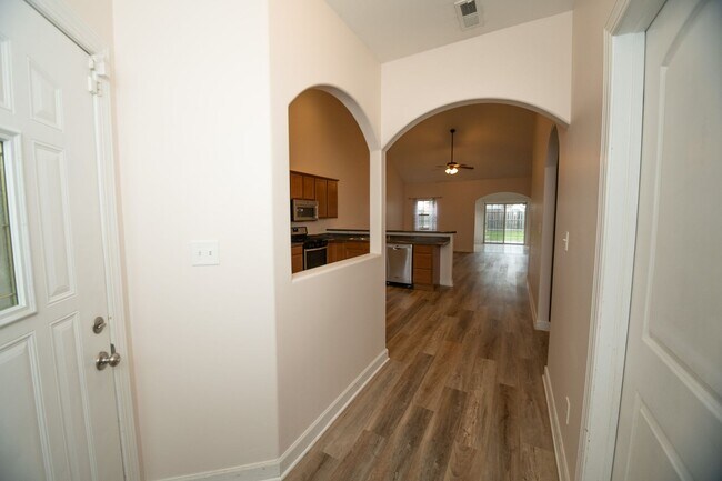 Building Photo - 3 bedroom / 2 bathroom Duplex for rent in Hobart