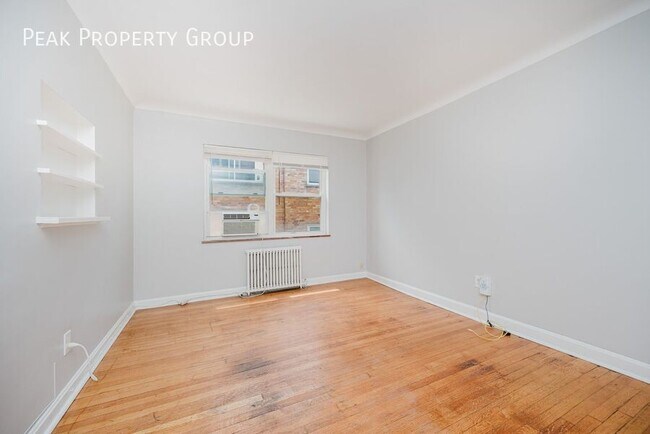 Building Photo - 5828 Ridge Ave