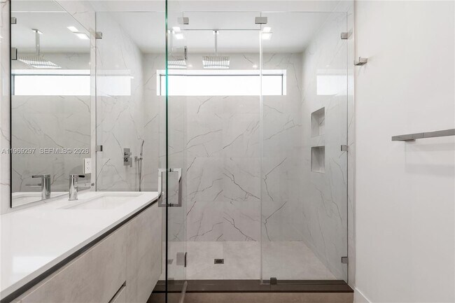 Building Photo - 3047 Elizabeth St