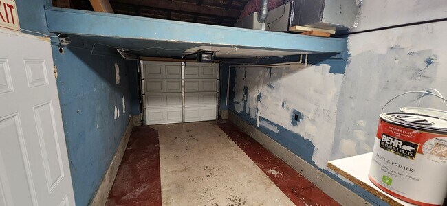 Building Photo - 2 Bedroom 1.5 Bathroom Home in S. Land Park with Updated Kitchen